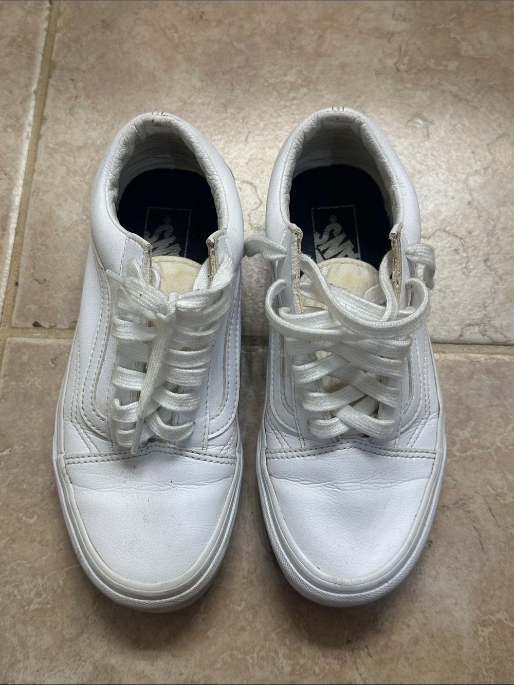 Vans White Leather Low-Top Sneakers – Classic Lace-Up
